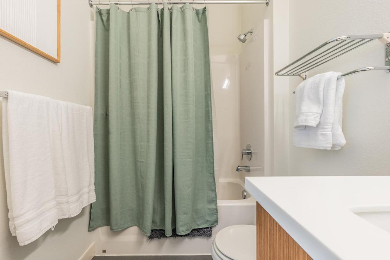 Close Downtown Modern Apartment - Pet Friendly, Wifi, Rooftop Views سياتل المظهر الخارجي الصورة